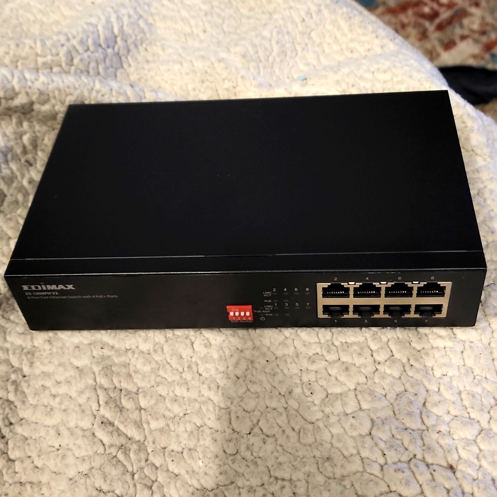 Long Range 8-Port Fast Ethernet Switch with 4 PoE+ Ports & DIP SwitchES-1008PH